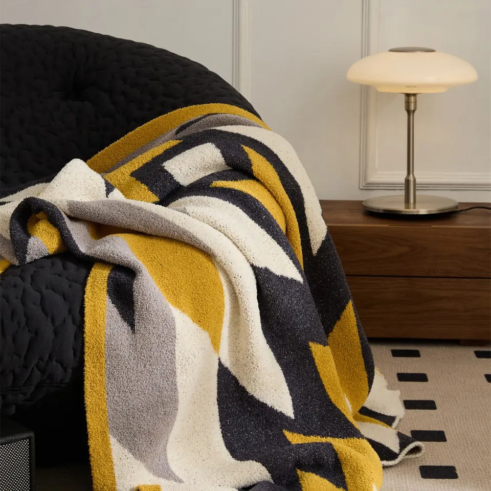 Abstract Geo Throw 4