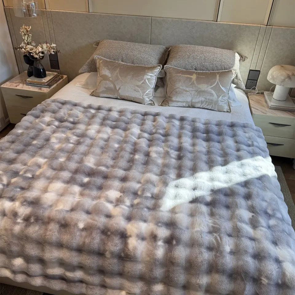 Checkered Plush Throw — Gray