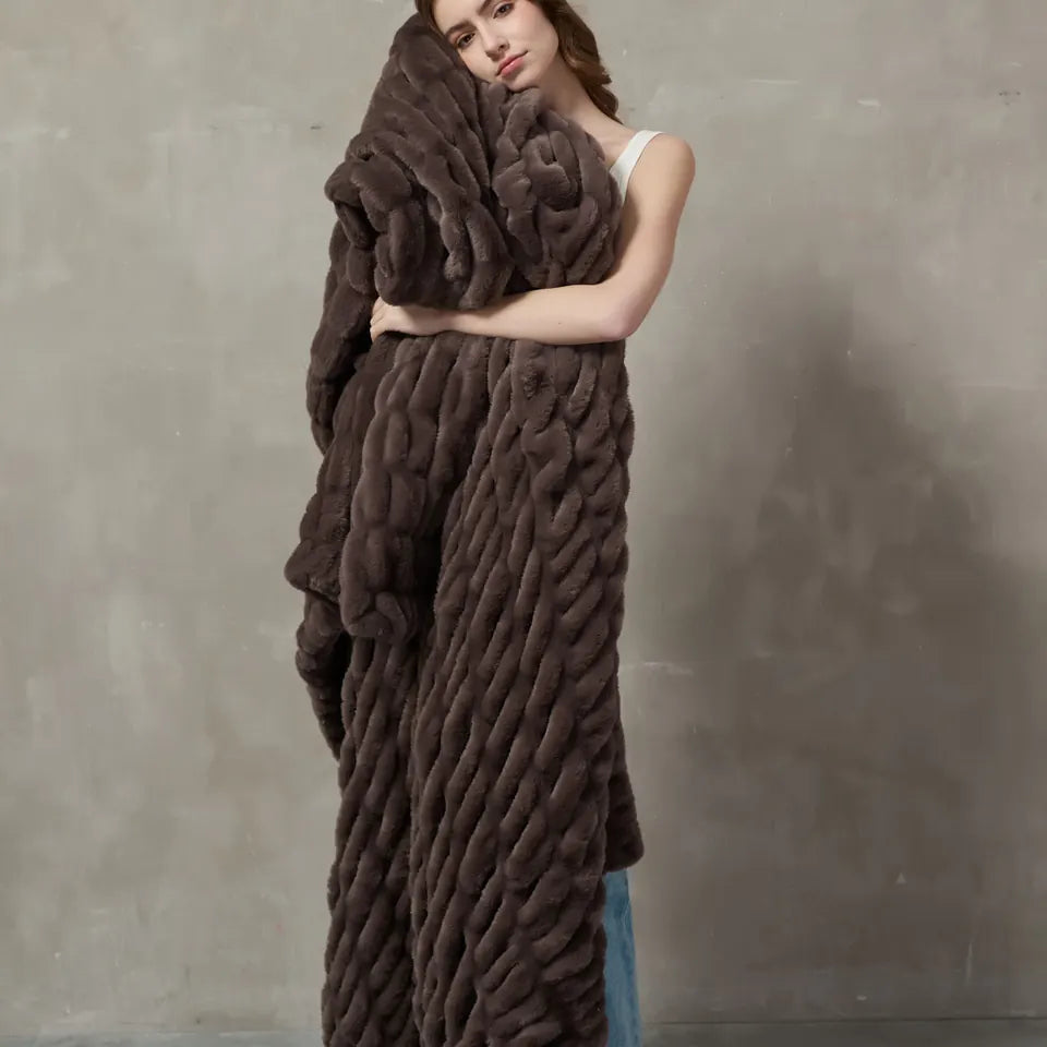 Plush Cable Throw in Dark Coffee