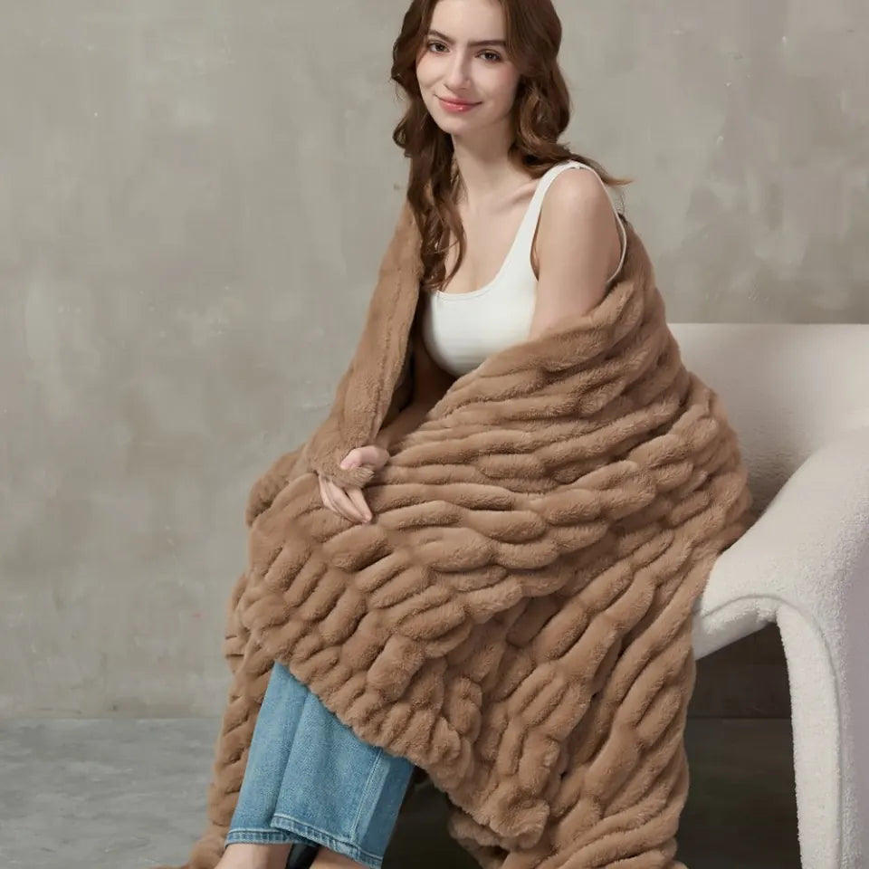 Plush Cable Throw — Dark Green