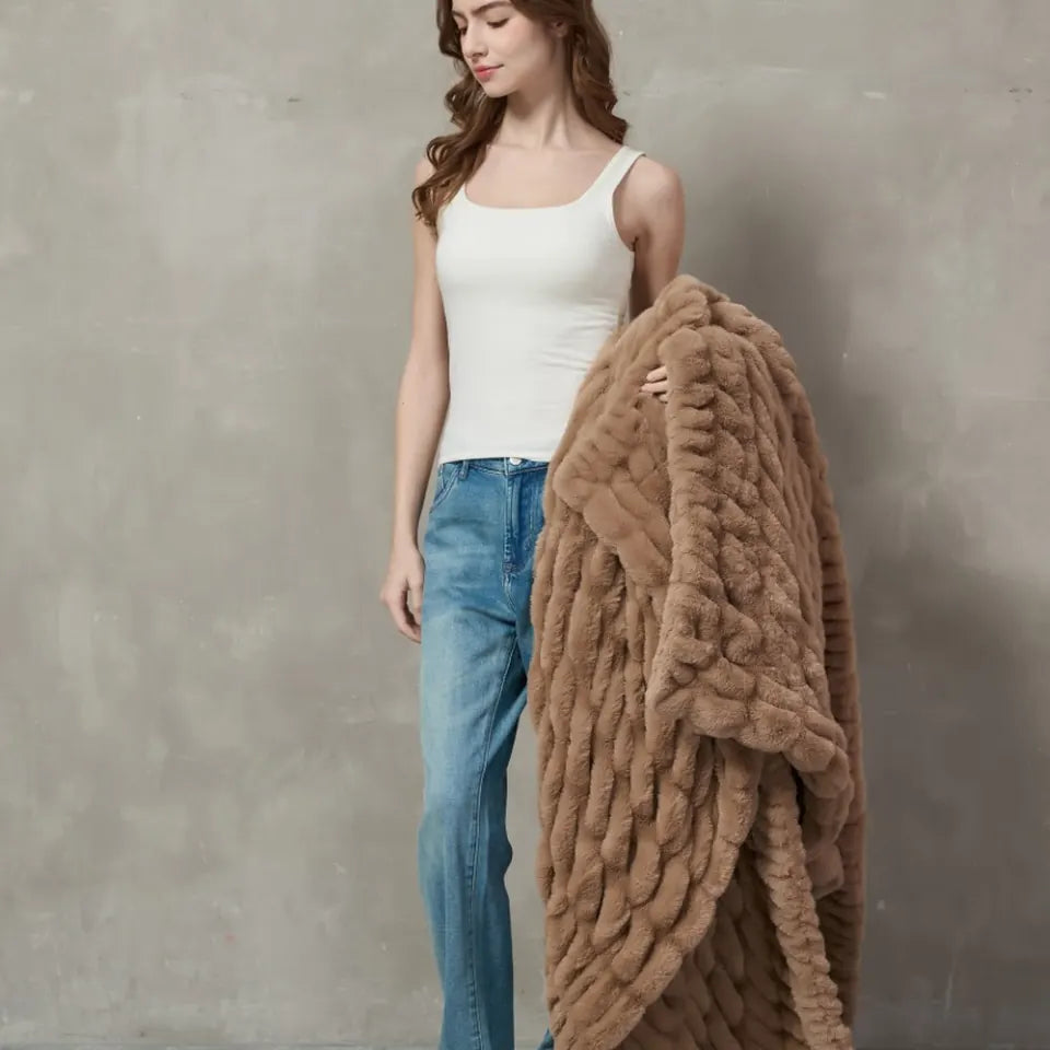 Plush Cable Throw 80