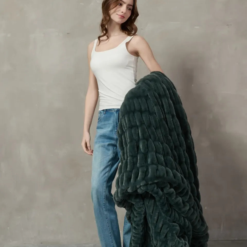 Plush Cable Throw 89