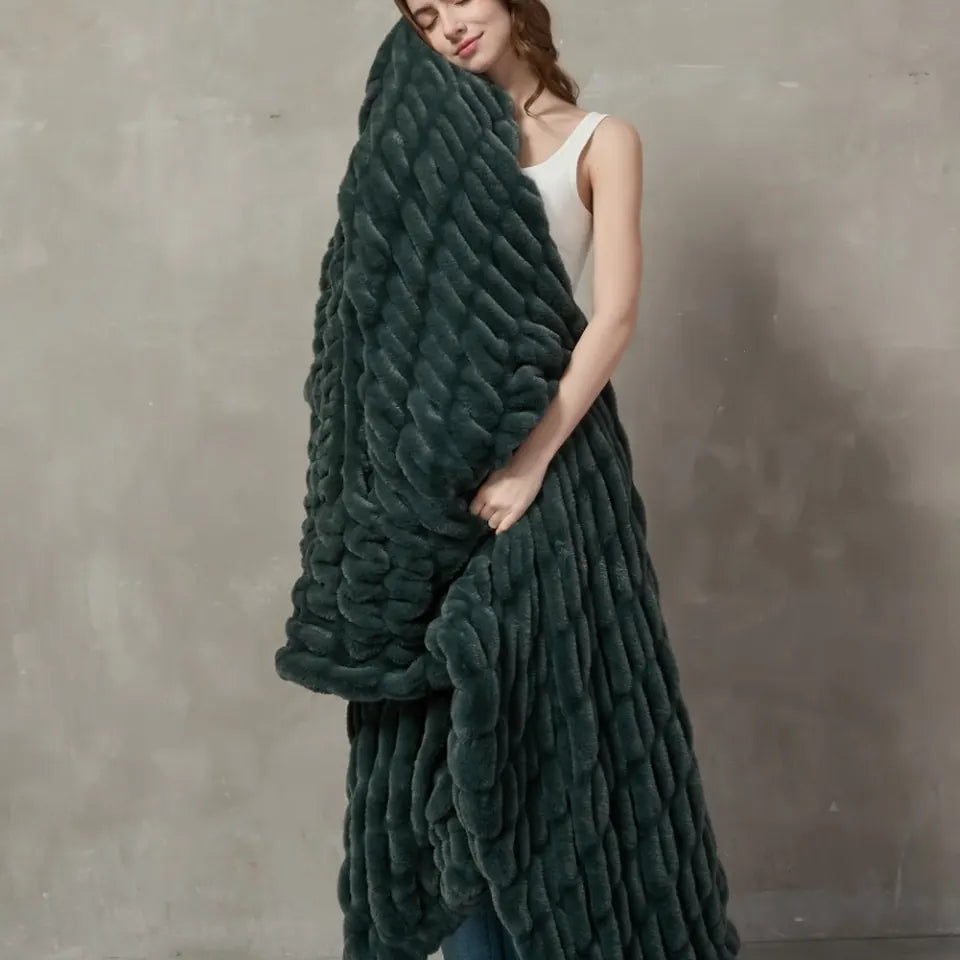 Plush Cable Throw 90