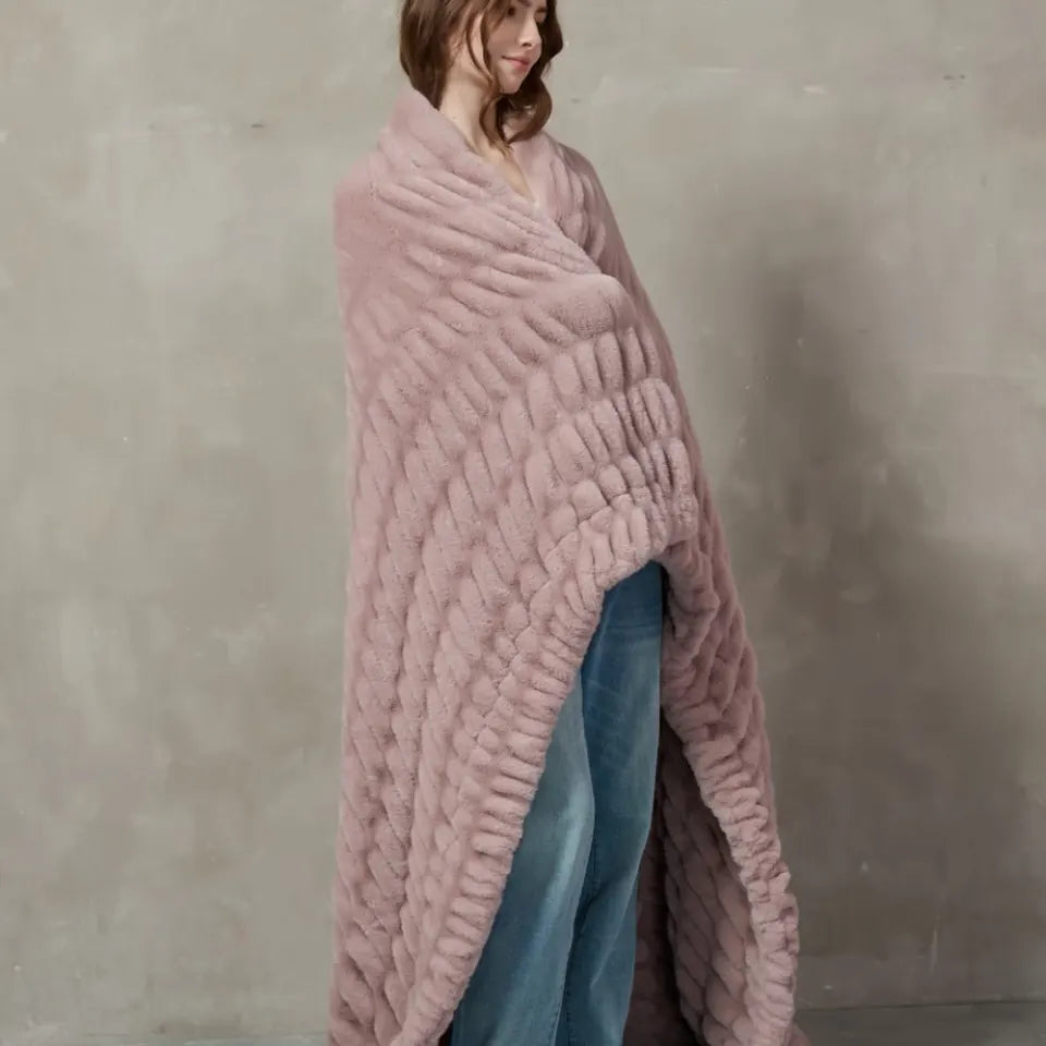 Plush Cable Throw 99